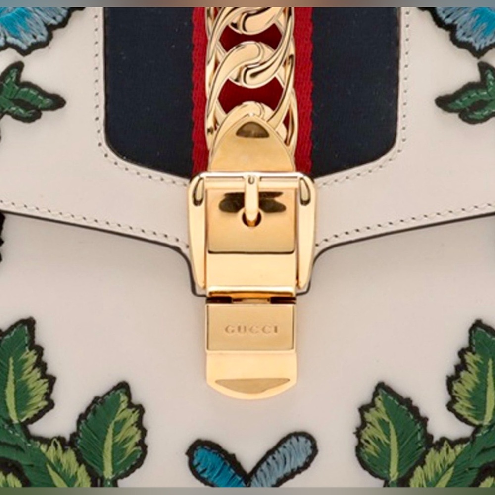 🌺💙💛 EUC GUCCI SYLIE MEDIUM FLORAL
EMBROIDERED CALFSKIN LEATHER TOP HANDLE💛💙🌺 - Picture 5 of 16